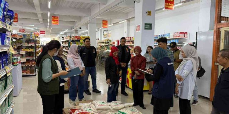 Polres Madiun Cek Harga Beras di Ritel, Stok Gudang Bulog Jeruk Gulung Capai 8.000 Ton