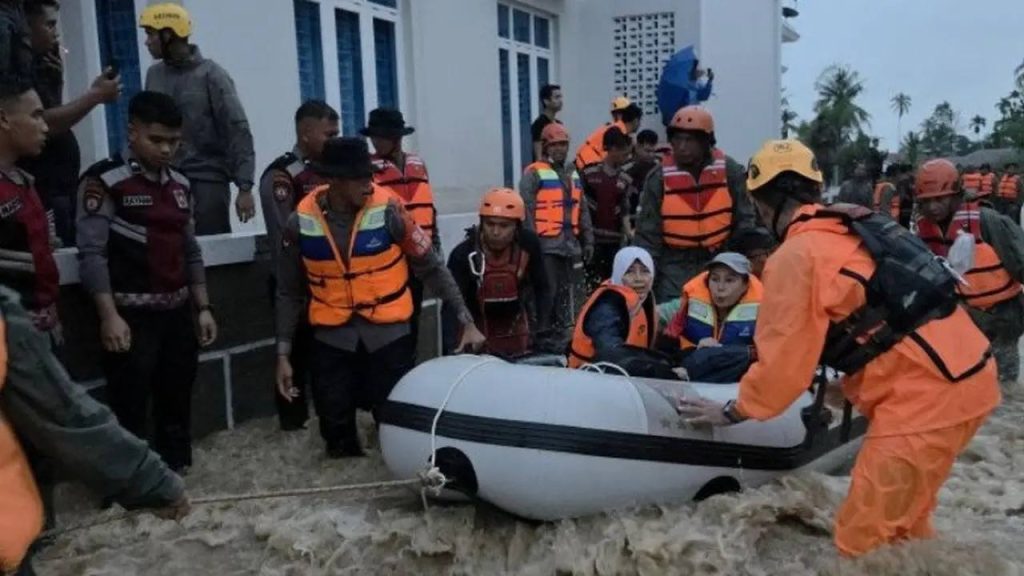 Update, Banjir Padang Berdampak pada 498 Jiwa, 238 Warga Dievakuasi dan 120 Rumah Terendam