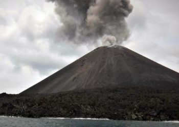 Gunung Anak Krakatau Erupsi Tiga Kali, Kolom Abu Tertinggi Capai 500 Meter