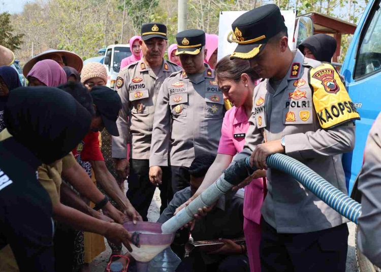 HUT Humas Polri ke-75, Polres Wonogiri Salurkan 20.000 Liter Air Bersih untuk Warga Bendokerep