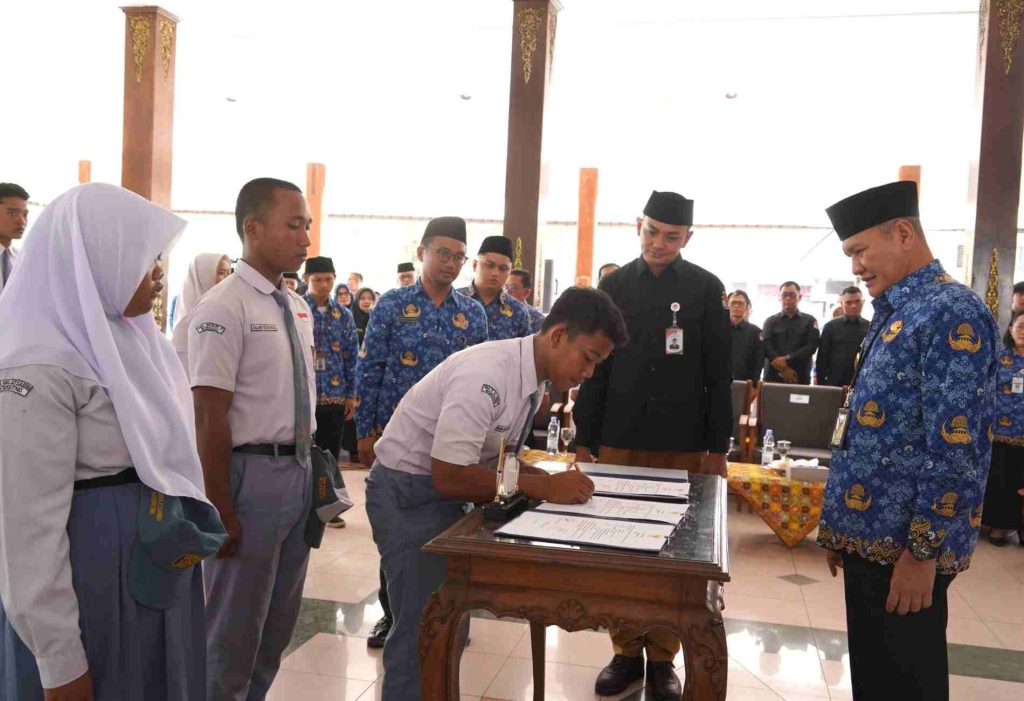 Bupati Wonogiri Kukuhkan Ketua OSIS dari 33 Sekolah pada Hari Sumpah Pemuda