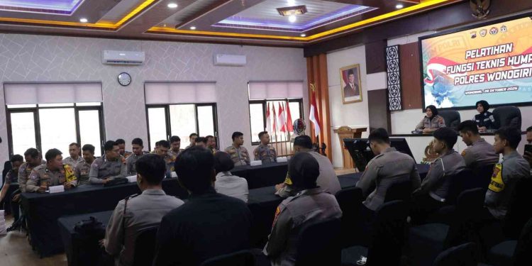 Tingkatkan Profesionalisme Personel, Humas Polres Wonogiri Gelar Pelatihan Fungsi Teknis
