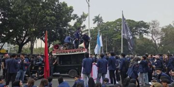 Mahasiswa Trisakti Gelar Aksi di Patung Kuda, Suarakan Tiga Tuntutan Rakyat