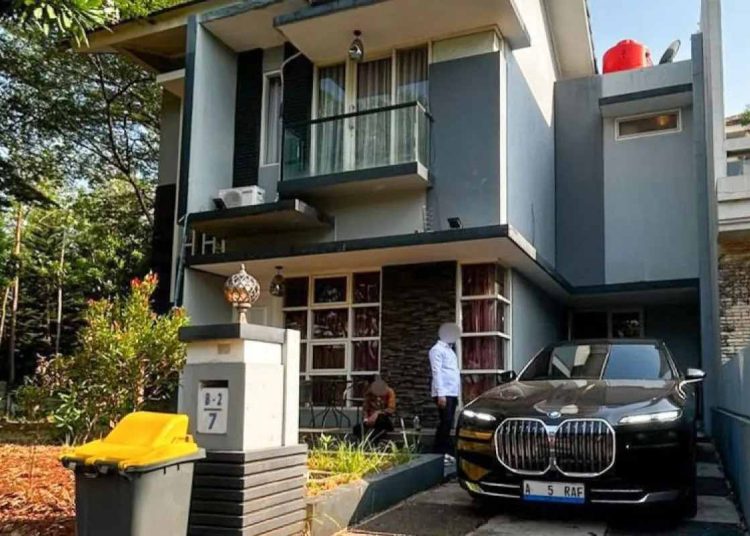 KPK Periksa Suami Fadia Arafiq soal Dugaan TPPU, Mobil Disita dari Rumah di Semarang