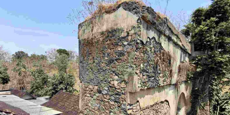 Air Waduk Gajah Mungkur Surut, Jalur Kereta Api Peninggalan Belanda Kembali Menampakkan Jejak